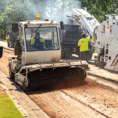 Roadtec FB-100 Asphalt Broom