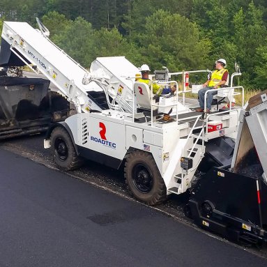 Roadtec MTV-1100 Material Transfer Vehicle