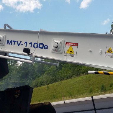 Roadtec MTV-1100 Material Transfer Vehicle