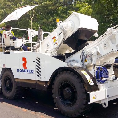 Roadtec MTV-1100 Material Transfer Vehicle