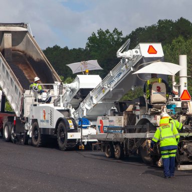 Roadtec MTV-1100 Material Transfer Vehicle