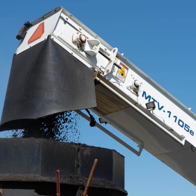 Roadtec MTV-1105 Material Transfer Vehicle