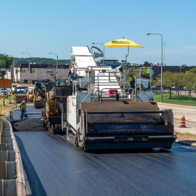 Roadtec MTV-1105 Material Transfer Vehicle