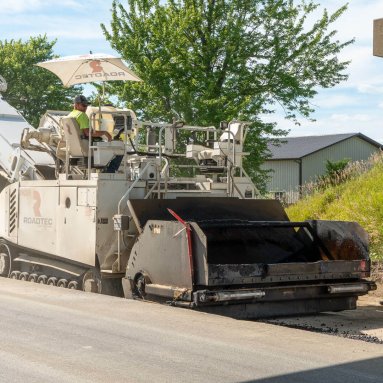 Roadtec MTV-1105 Material Transfer Vehicle