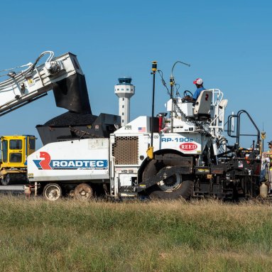 Roadtec RP-190 Highway Class Asphalt Paver