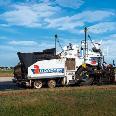 Roadtec RP-190 Highway Class Asphalt Paver