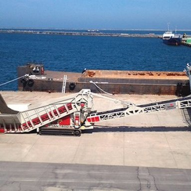 Tracked Bulk Reception Feeder