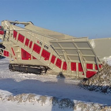Tracked Bulk Reception Feeder