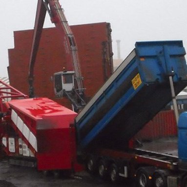 Tracked Bulk Reception Feeder