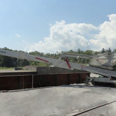 Tracked Bulk Reception Feeder