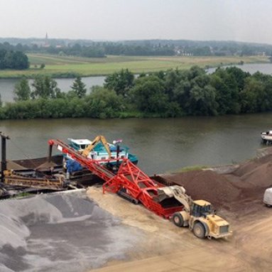 Tracked Bulk Reception Feeder