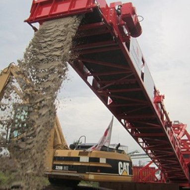 Tracked Bulk Reception Feeder